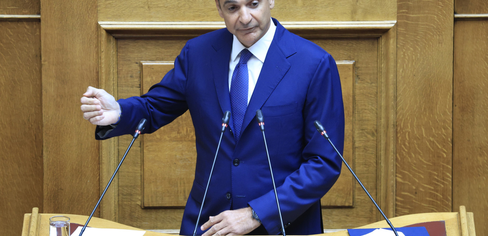 Βουλή - Σφοδρή επίθεση Μητσοτάκη σε Ανδρουλάκη: «Εθνικά επικίνδυνο να μπλέκετε τα ελληνοτουρκικά στην εσωτερική αντιπαράθεση»