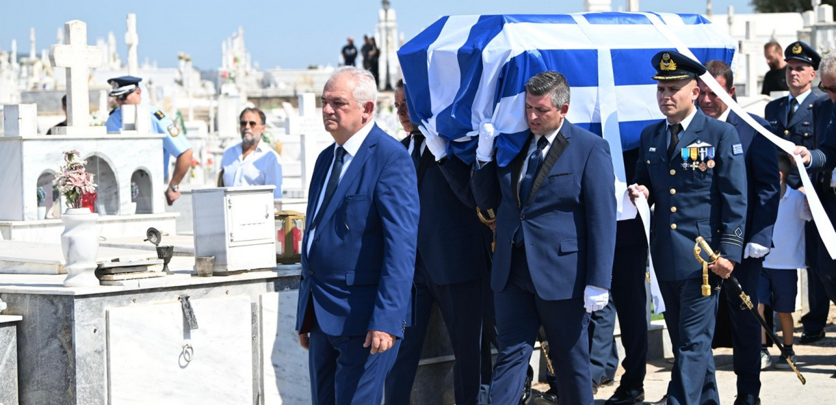 Πύργος: Σε κλίμα θλίψης η εξόδιος ακολουθία του επισμηναγού–ιπτάμενου Ιωάννη Μπλέσια