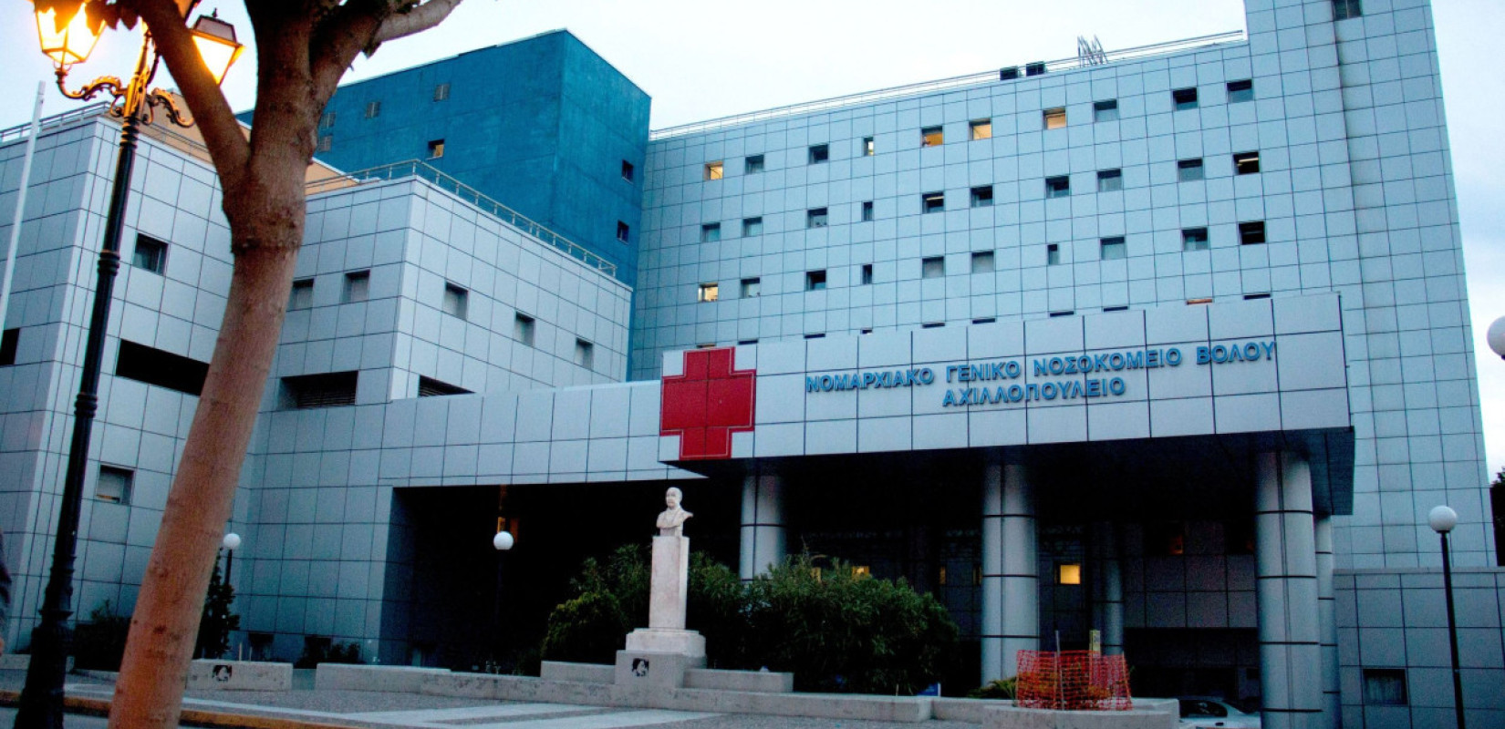 Βόλος: 19χρονος ξυλοκόπησε άγρια τον πατέρα του με παλούκι έξω από το Δημαρχείο