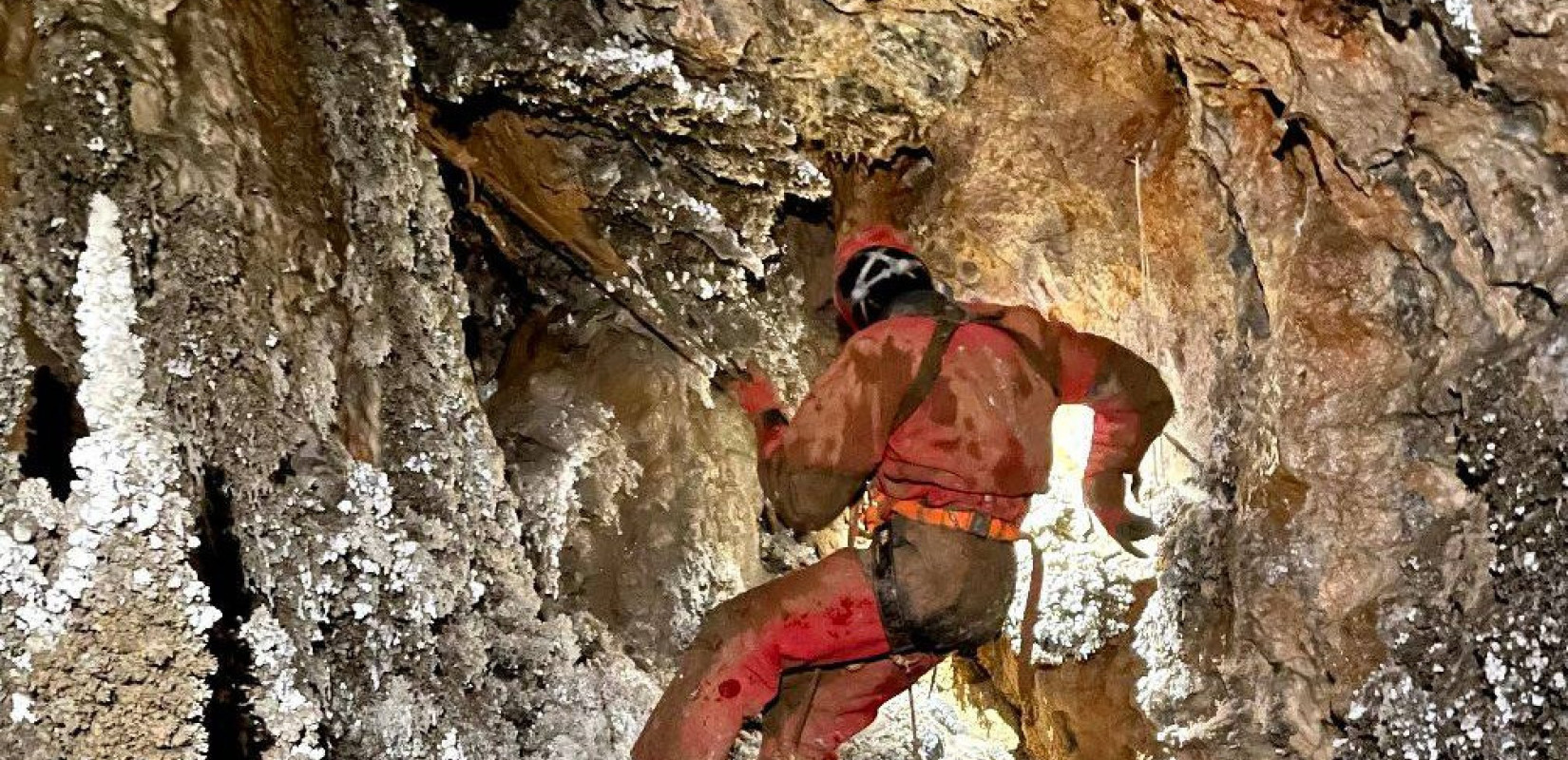 Χανιά: Επί δέκα χρόνια σπηλαιολόγοι από όλο τον κόσμο εξερευνούν σπηλαιοβάραθρο 12.300 μέτρων