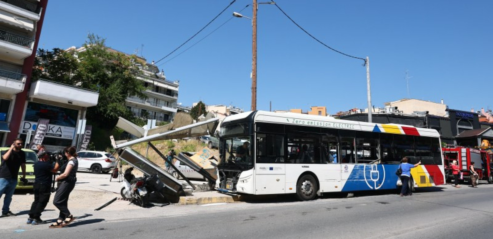 Θεσσαλονίκη: «Νομίζω ότι με είδε τελευταία στιγμή» - Τι λέει ο οδηγός του ΚΤΕΛ για τη σύγκρουση των λεωφορείων στη Νεάπολη
