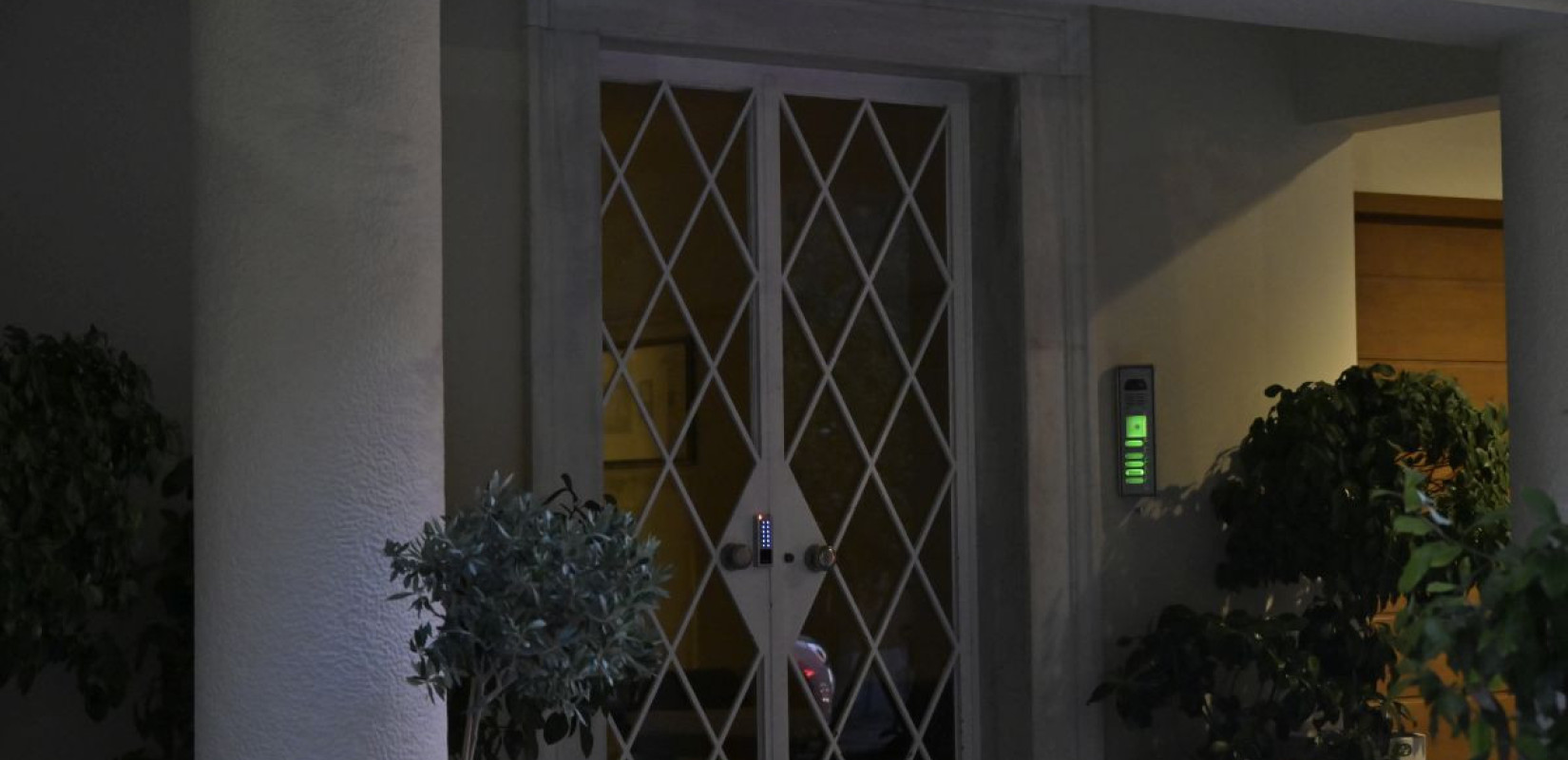 Το ιατρείο όπου πέθανε ο Γ. Μαζωνάκης στην οδό Καρνεάδου στο Κολωνάκι - Πηγή: (ΜΙΧΑΛΗΣ ΠΑΠΑΝΙΚΟΛΑΟΥ / EUROKINISSI)