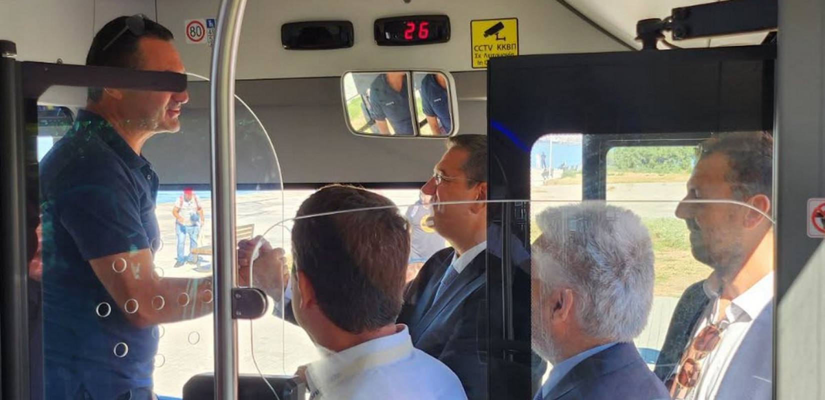 Απ. Τζιτζικώστας - Στ. Αγγελούδης: «Γνωριμία» με το νέο ηλεκτρικό λεωφορείο του ΟΑΣΘ