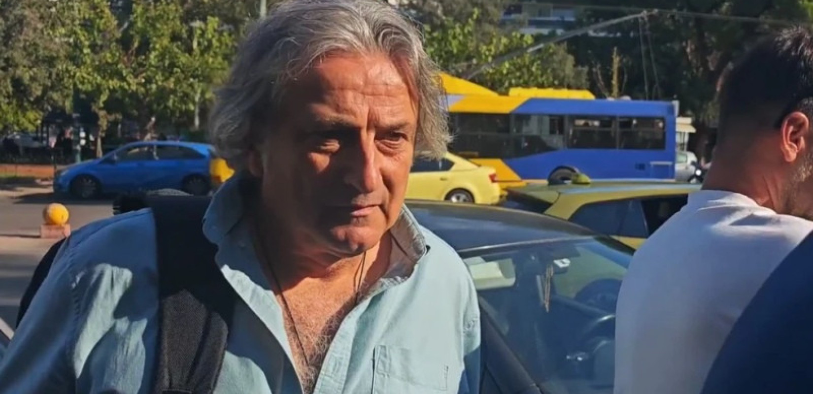 Στην Ευελπίδων ο υπνοθεραπευτής για την υπόθεση θανάτου του Γ. Μαζωνάκη - Η επίμαχη φωτογραφία και τα ερωτήματα για τις ιατρικές πρακτικές (βίντεο)
