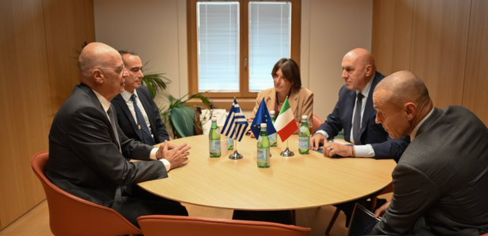 Συνάντηση Νίκου Δένδια - Γκουίντο Κροσέτο: Στο επίκεντρο η ευρωπαϊκή άμυνα και η επιχείρηση «ΑΣΠΙΔΕΣ»