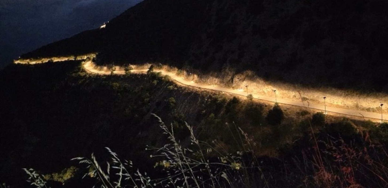 Επαρχιακοί δρόμοι: Μπαίνουν φώτα LED με φωτοβολταϊκά σε σχεδόν 1.000 χιλιόμετρα οδικού δικτύου