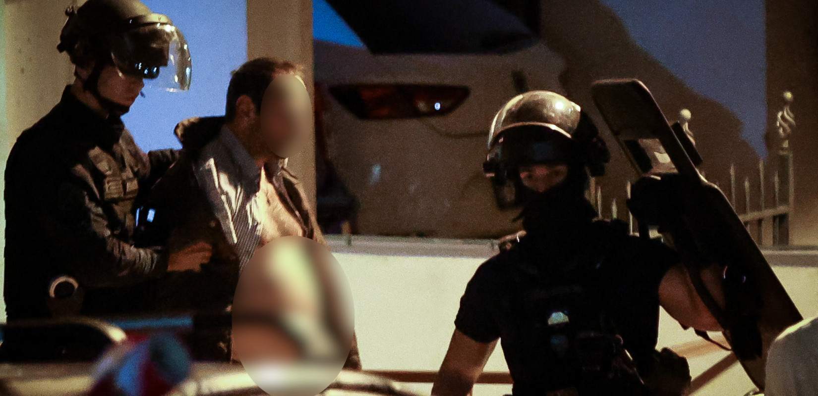 Λήξη συναγερμού στη Νίκαια: Η 44χρονη όμηρος άνοιξε την πόρτα στους αστυνομικούς