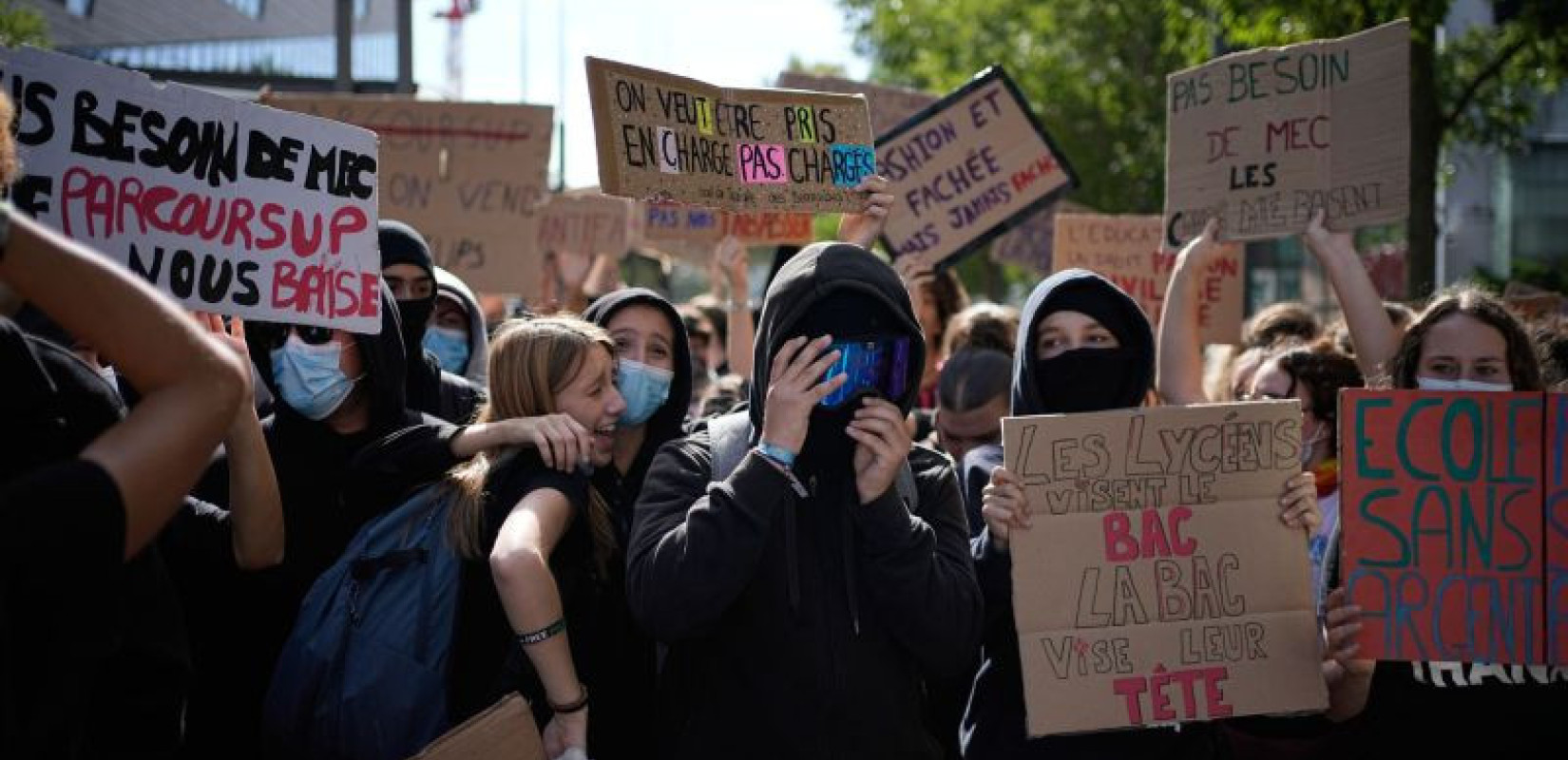 Γαλλία: Στο στόχαστρο η αστυνομική βία μετά τους σοβαρούς τραυματισμούς μαθητών – 14χρονος με σπασμένη γνάθο, 15χρονος έχασε το χέρι του