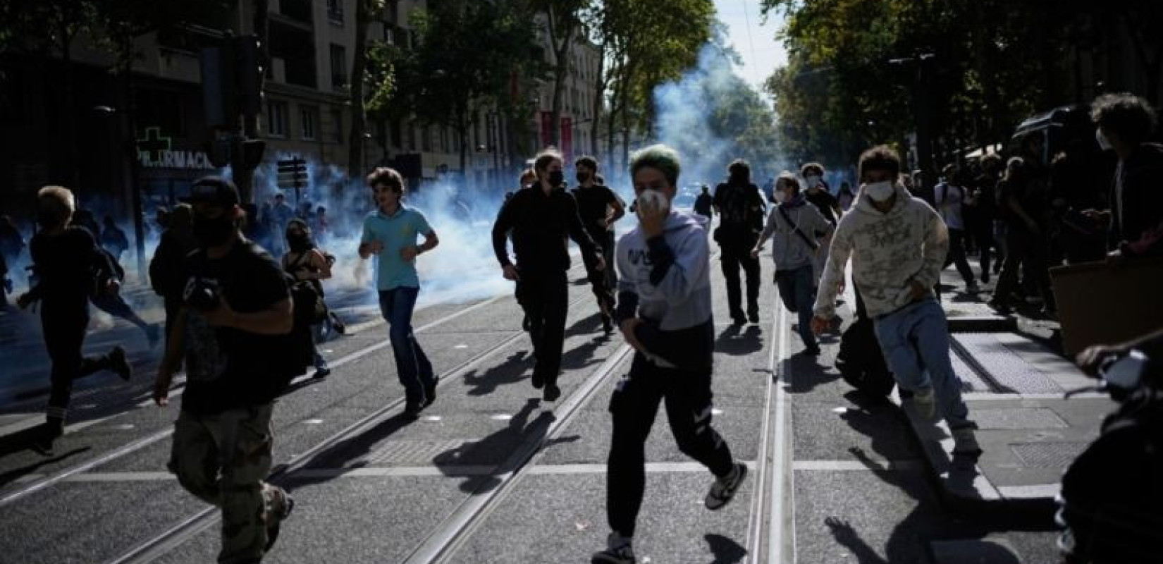 Γαλλία: «Φωτιά» στα σχολεία με 1.747 συλλήψεις σε μια ημέρα - Ανυποχώρητοι οι μαθητές συνεχίζουν τις κινητοποιήσεις