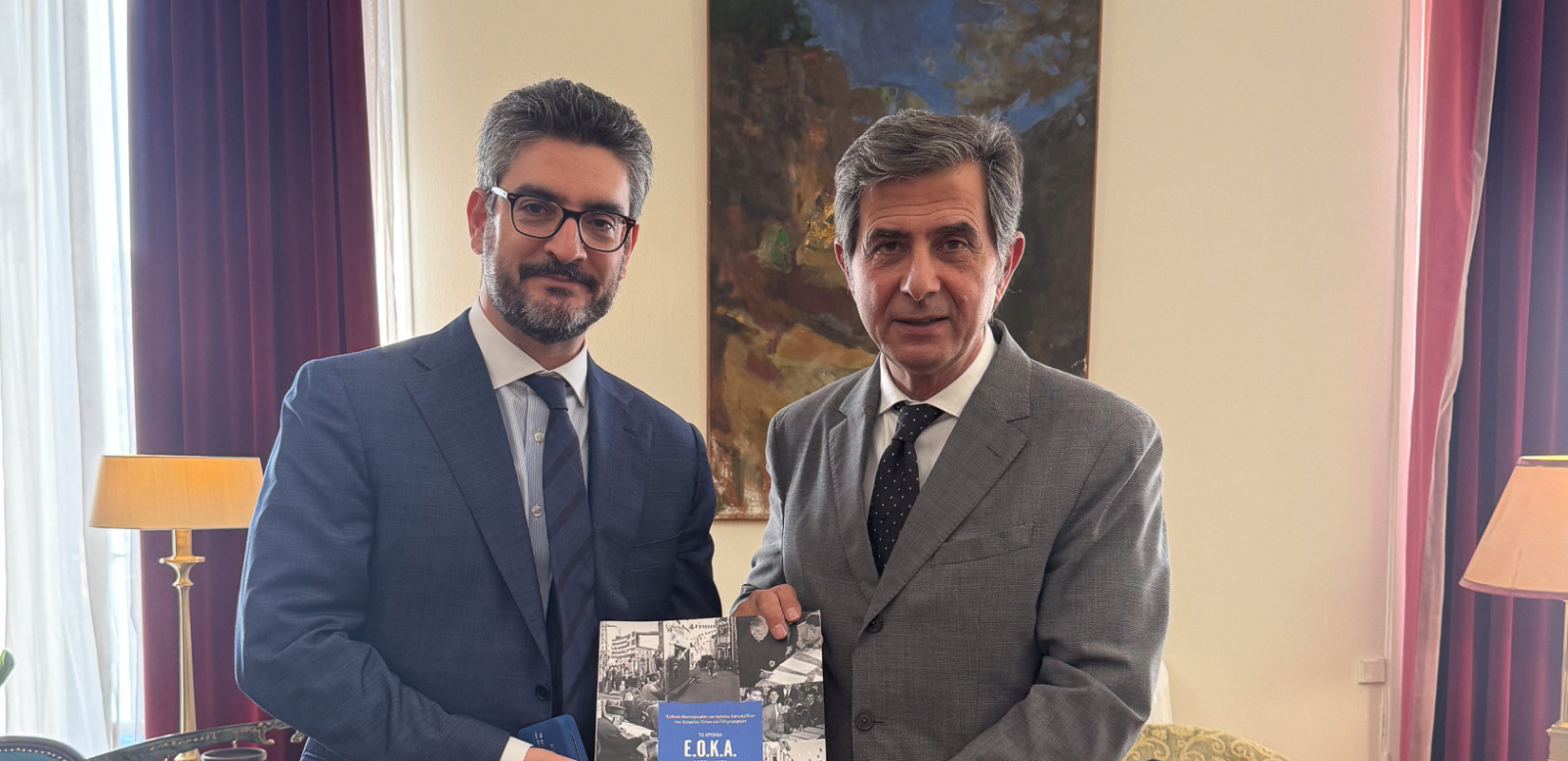 Συνάντηση Κωνσταντίνου Γκιουλέκα με τον Κύπριο Γενικό Πρόξενο Κωνσταντίνο Πολυκάρπου στο ΥΜΑΘ