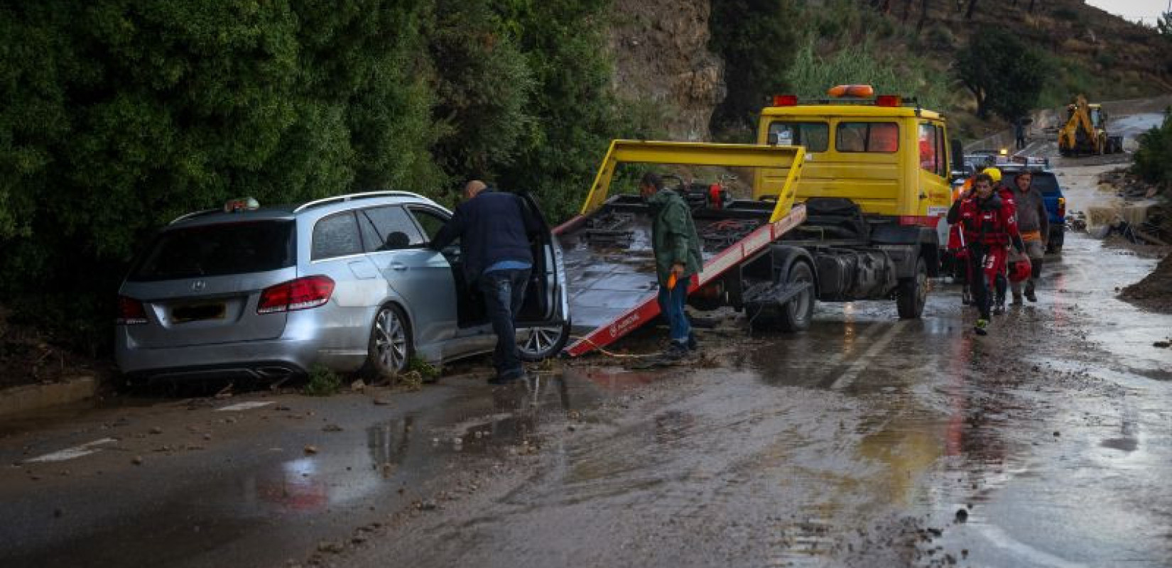 Κρήτη: «Πνίγεται» από την κακοκαιρία - Νέο 112 στον Μυλοπόταμο, ορμητικός χείμαρρος στο φαράγγι της Σαμαριάς (βίντεο)