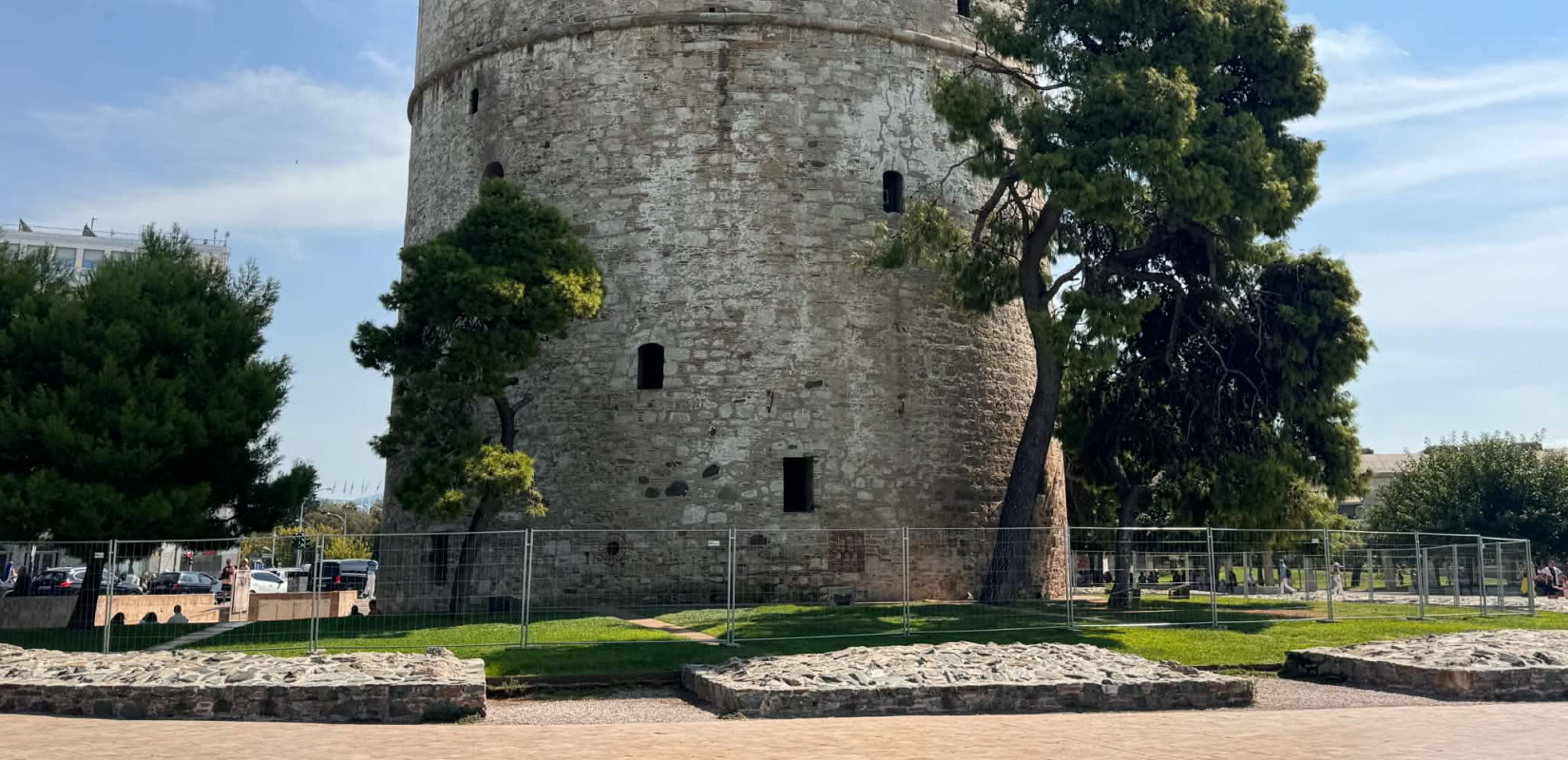 Θεσσαλονίκη: Εργοτάξιο γύρω από τον Λευκό Πύργο- Ξεκινούν οι εργασίες εγκατάστασης του νέου φωτισμού