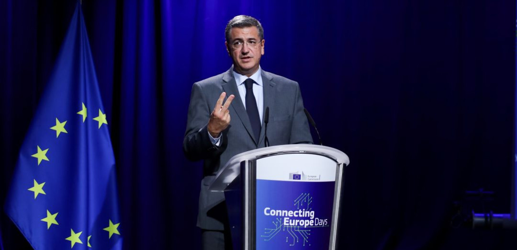 Φον Ντερ Λάιεν και Τζιτζικώστας παρουσίασαν το πανόραμα των πολιτικών της ΕΕ για το παρόν και το μέλλον των υποδομών και των μεταφορών