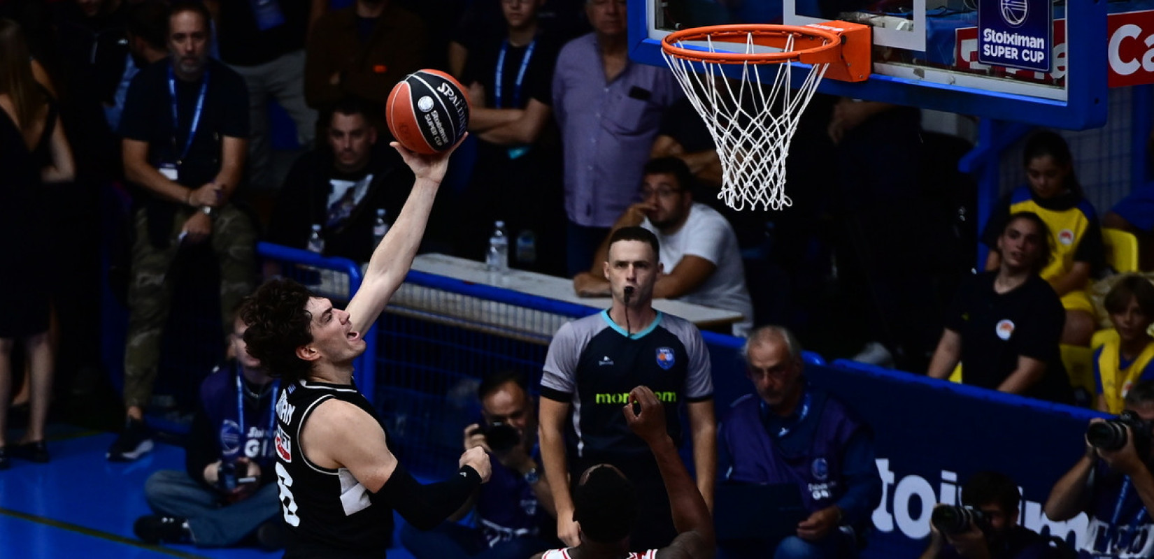 Μπάσκετ: Ο αξιόμαχος ΠΑΟΚ έβαλε δύσκολα στον Ολυμπιακό που κατέκτησε το Super Cup (βίντεο)