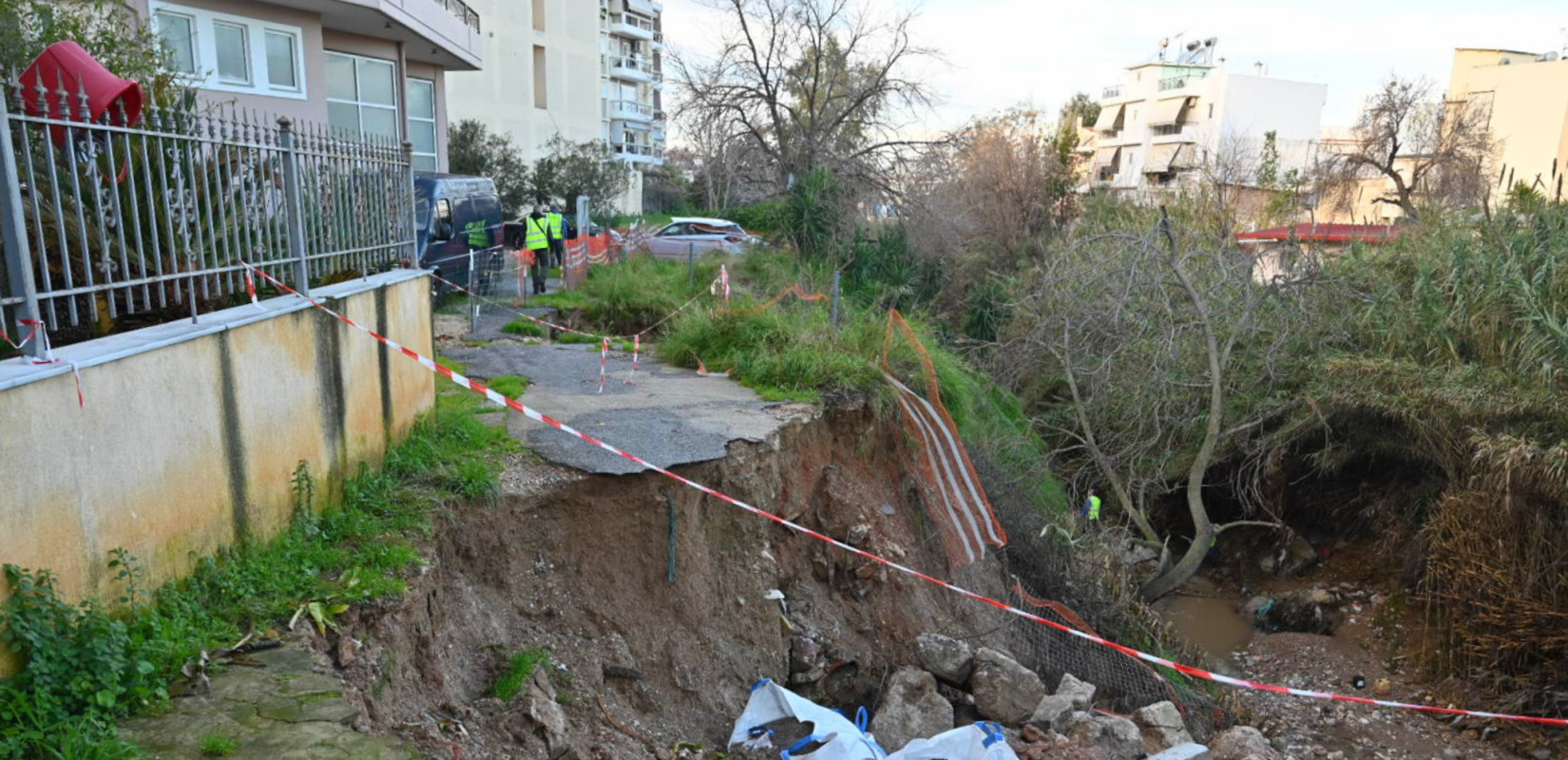 ΣτΕ: Αποζημιώνονται ιδιώτες ακινήτων για παράνομες οικοδομικές άδειες κοντά σε μη οριοθετημένα ρέματα