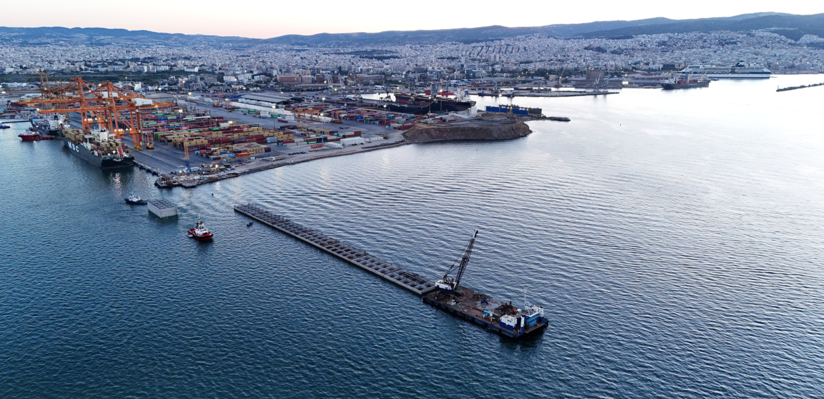 Λιμάνι Θεσσαλονίκης: Ανεβάζει ταχύτητες η επέκταση του έκτου προβλήτα - Tι συμβαίνει με σιδηροδρομική, οδική σύνδεση