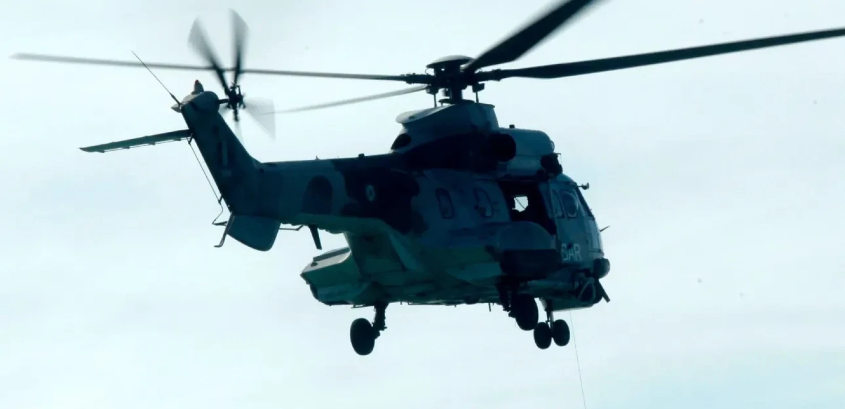 Super Puma της Πολεμικής Αεροπορίας διέσωσε ασθενή από κρουαζιερόπλοιο στη Ρόδο (βίντεο)