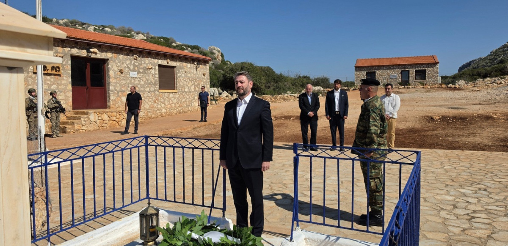 Στη Ρω ο Ν. Ανδρουλάκης – Κατέθεσε στεφάνι στο μνημείο της «Κυράς της Ρω»