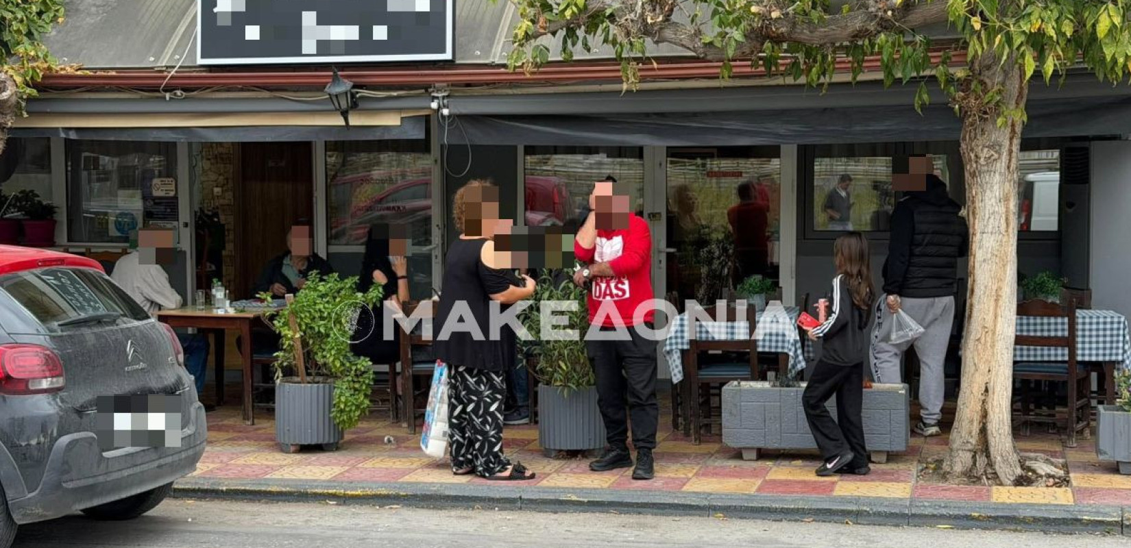Θεσσαλονίκη: Βίντεο ντοκουμέντο από τη στιγμή που μεθυσμένος οδηγός πέφτει πάνω σε θαμώνες σε ουζερί στον Εύοσμο - Τι λένε οι μάρτυρες