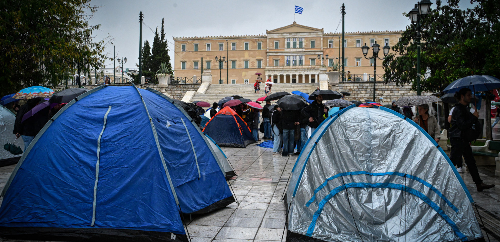 Πανεκπαιδευτικός ξεσηκωμός: Στους δρόμους οι φοιτητές Αθήνα και Θεσσαλονίκη - Σκηνές σε Σύνταγμα και Αγίας Σοφίας