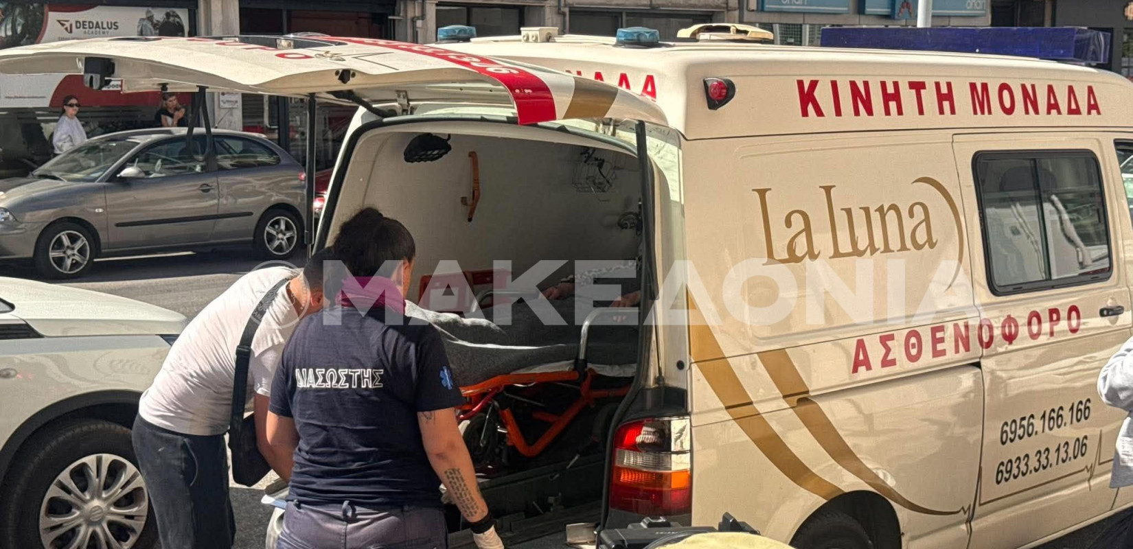 Θεσσαλονίκη: Ξεκίνησε η μεταφορά ασθενών και ηλικιωμένων από την παράνομη κλινική (βίντεο)