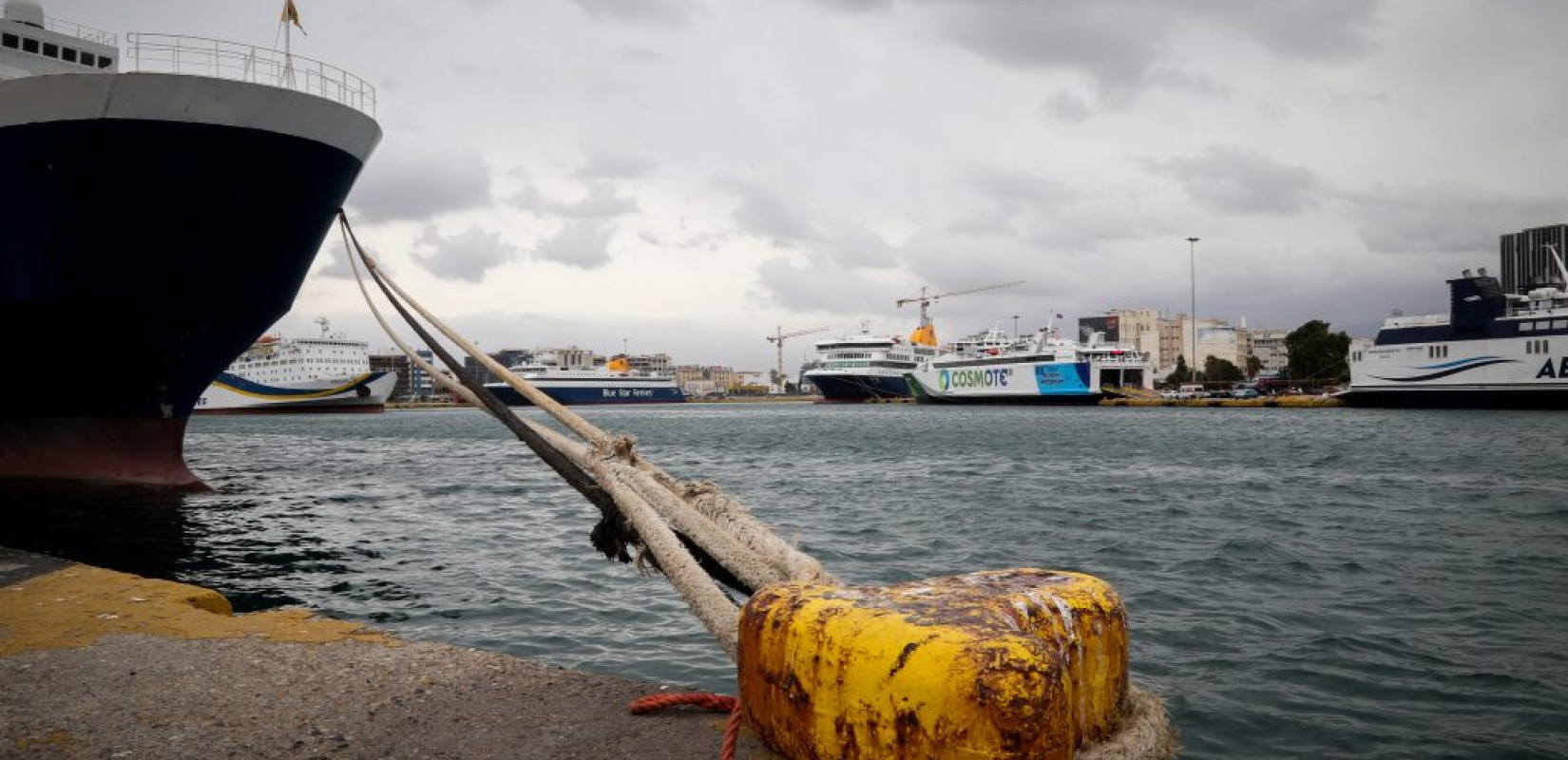 Κακοκαιρία: Δεμένα τα πλοία στα λιμάνια λόγω ισχυρών ανέμων - Σε ισχύ το απαγορευτικό απόπλου