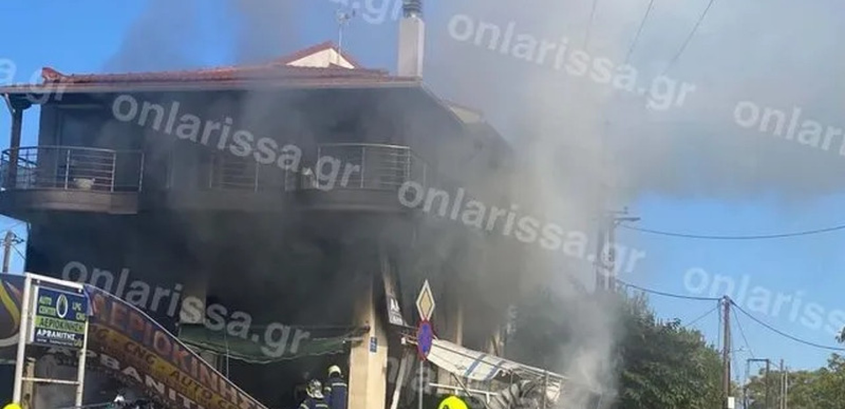 Λάρισα: Στις φλόγες συνεργείο υγραεριοκίνησης - Τρία άτομα τραυματίστηκαν (βίντεο)