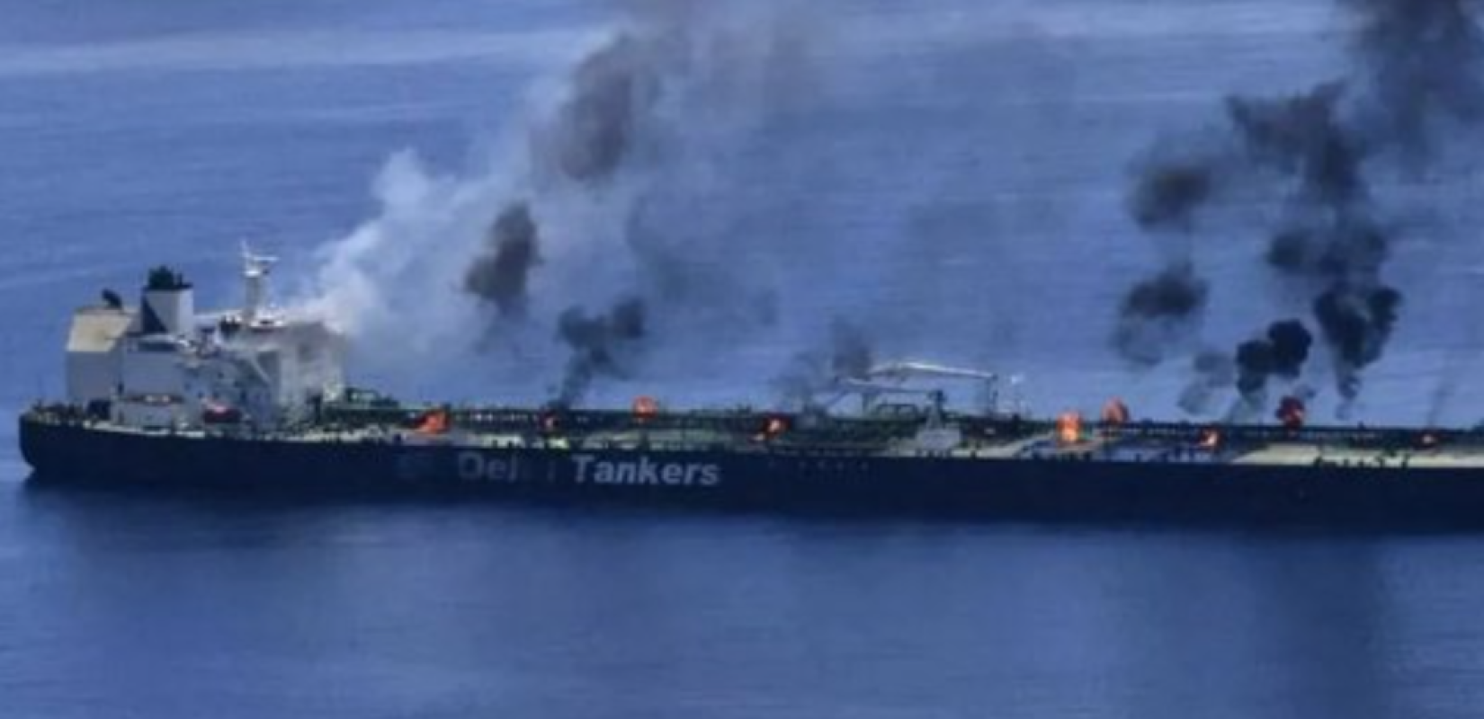 Δεξαμενόπλοιο χτυπήθηκε από πολλαπλά βλήματα ανοικτά του Κατάρ - Αναφορές για θύματα