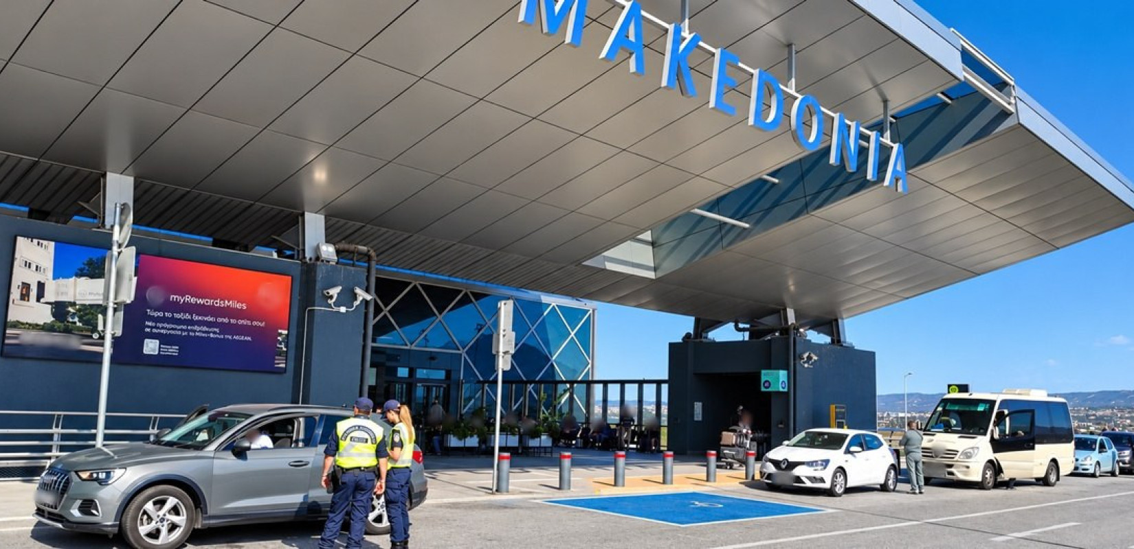 Αεροδρόμιο «Μακεδονία»: Πάνω από 30.000 έλεγχοι και 81 συλλήψεις το καλοκαίρι - «Βροχή» οι κλήσεις σε ταξί, βαν και τουριστικά λεωφορεία