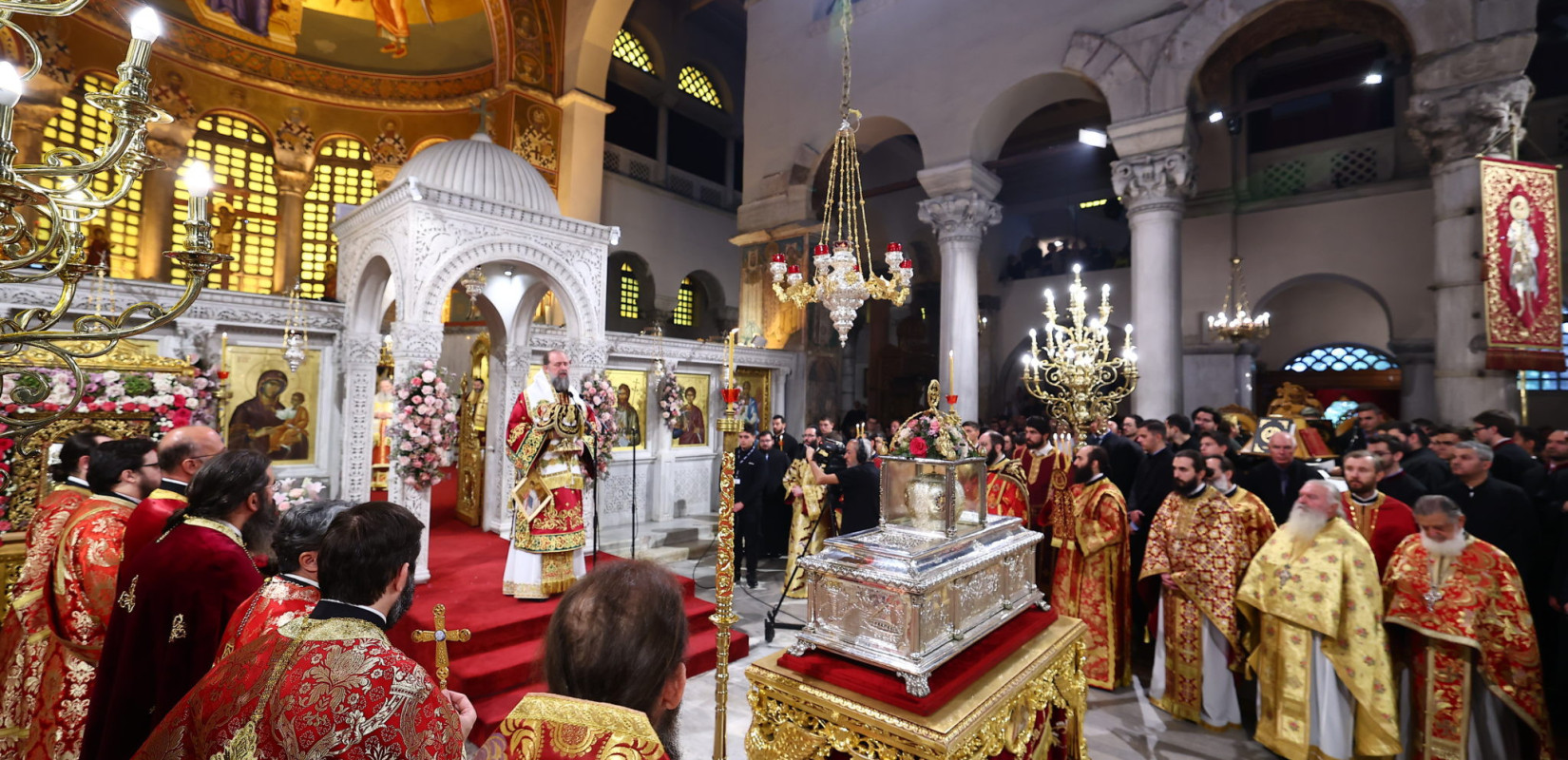Θεσσαλονίκη: Δεκάδες πιστοί στον Ιερό Ναό Αγίου Δημητρίου ανήμερα της εορτής του - Με λαμπρότητα η Θεία Λειτουργία και η Δοξολογία (βίντεο)