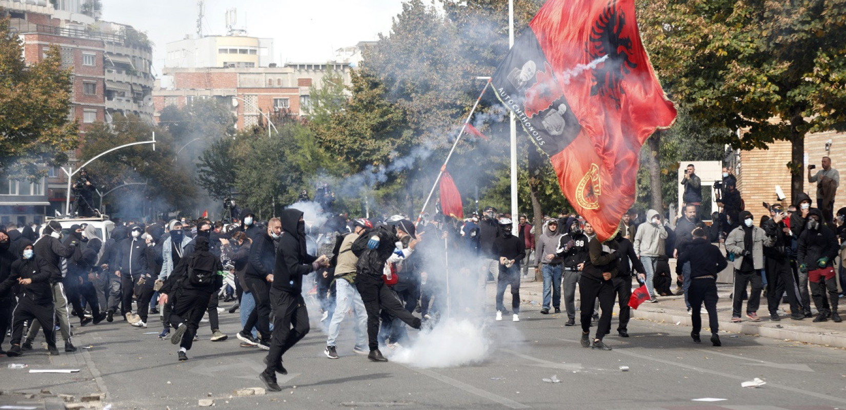 Αλβανία: Σφοδρές συγκρούσεις ανάμεσα στην αστυνομία και φοιτητές και μαθητές