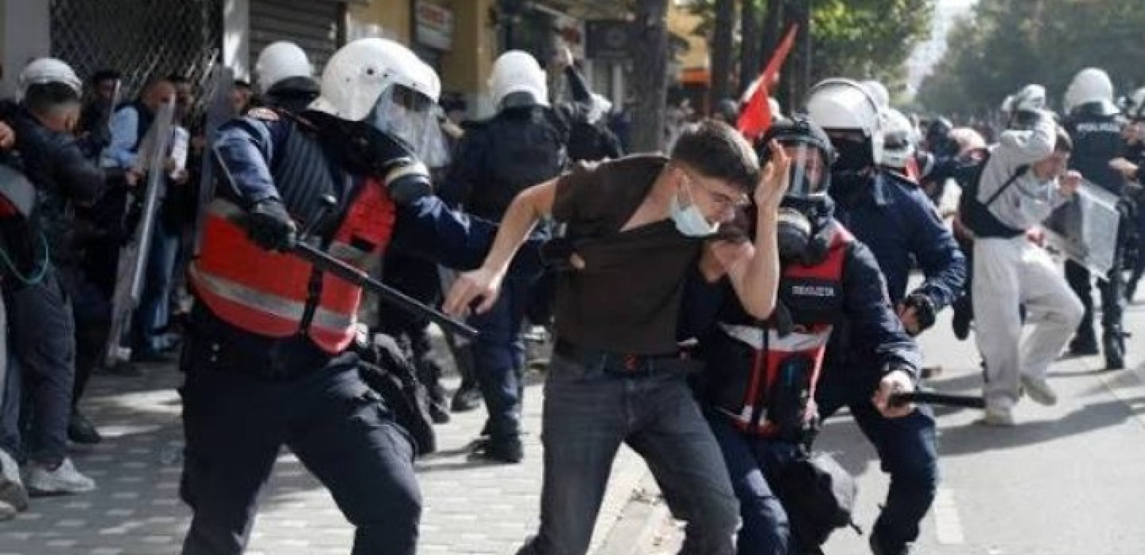 Αλβανία: Πανεπιστημιακοί και εκπαιδευτικοί διαδηλώνουν σήμερα στα Τίρανα μαζί με φοιτητές