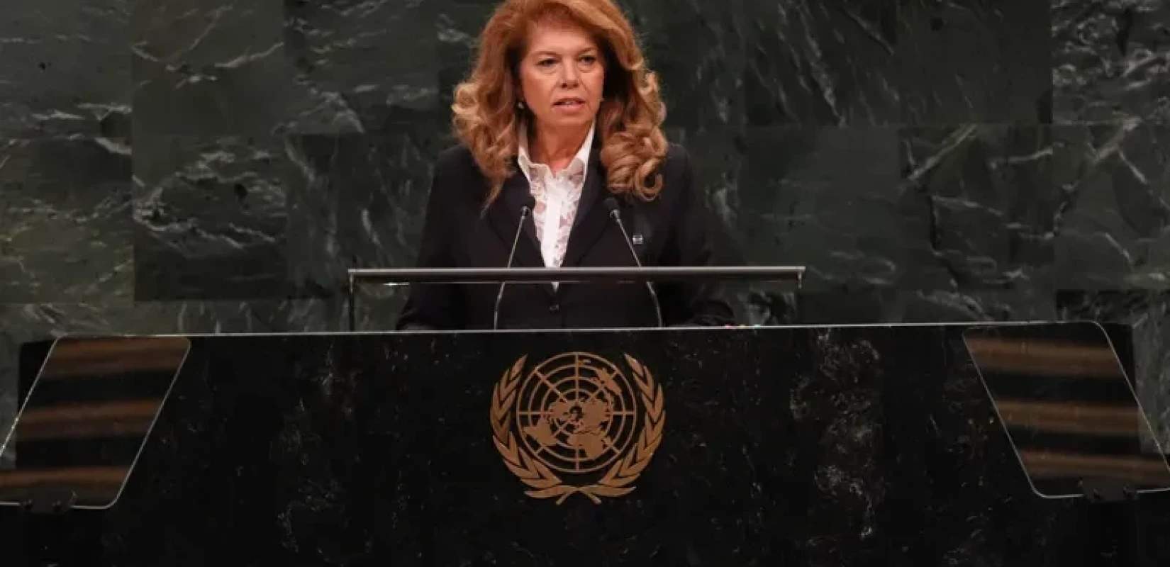 Προεδρικές εκλογές στη Βουλγαρία: Η Ιλιάνα Γιότοβα και ο Αντρέι Γκιούροφ θα αναμετρηθούν στον δεύτερο γύρο