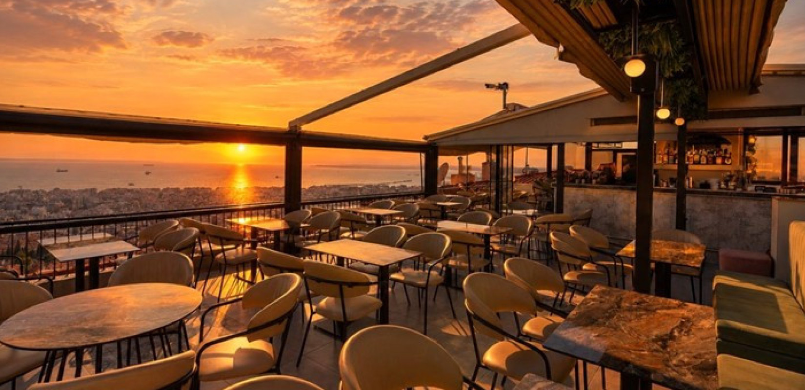 Castra Terrace Bar: Η μαγευτική θέα της Θεσσαλονίκης…συναντά τη διασκέδαση και την αυθεντική φιλοξενία