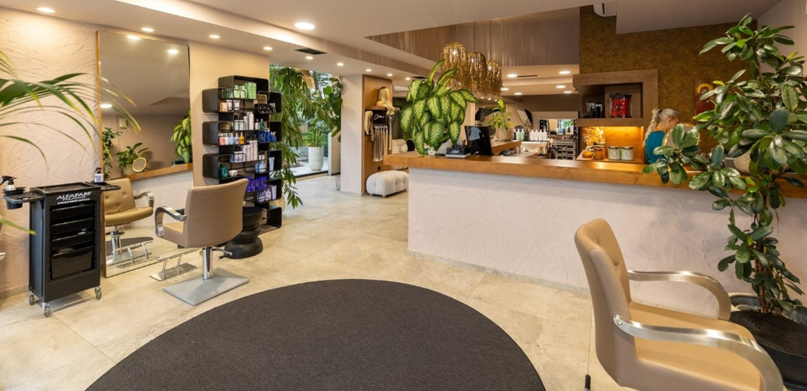 Chares Hair Boutique: Η τέχνη των μαλλιών συναντά την premium και εξατομικευμένη φροντίδα, σε ένα luxury περιβάλλον