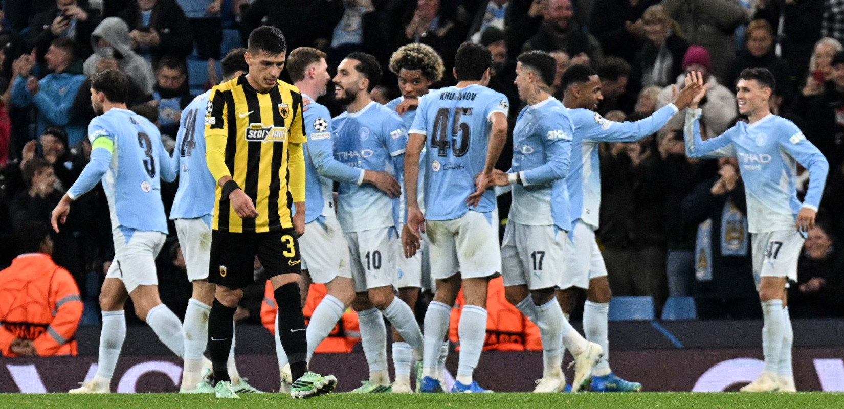 Champions League: Εντός προγράμματος συντριβή της ΑΕΚ στο Μάντσεστερ