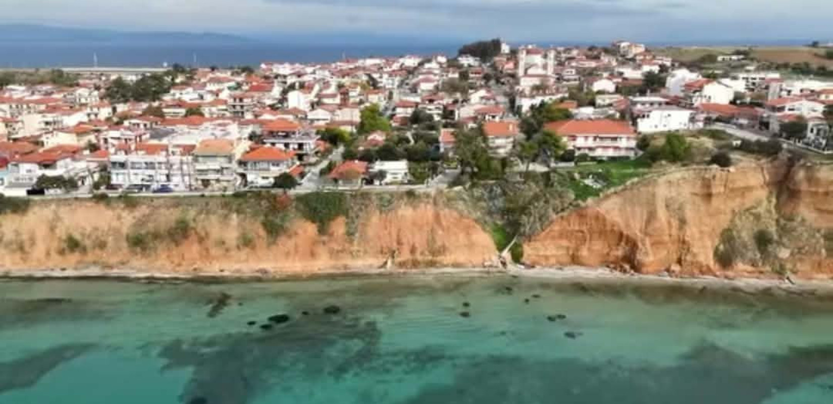 Ποτίδαια: Στα τέλη Οκτωβρίου ξεκινά το έργο για την αντιμετώπιση της διάβρωσης της ακτής από την πλευρά του Τορωναίου