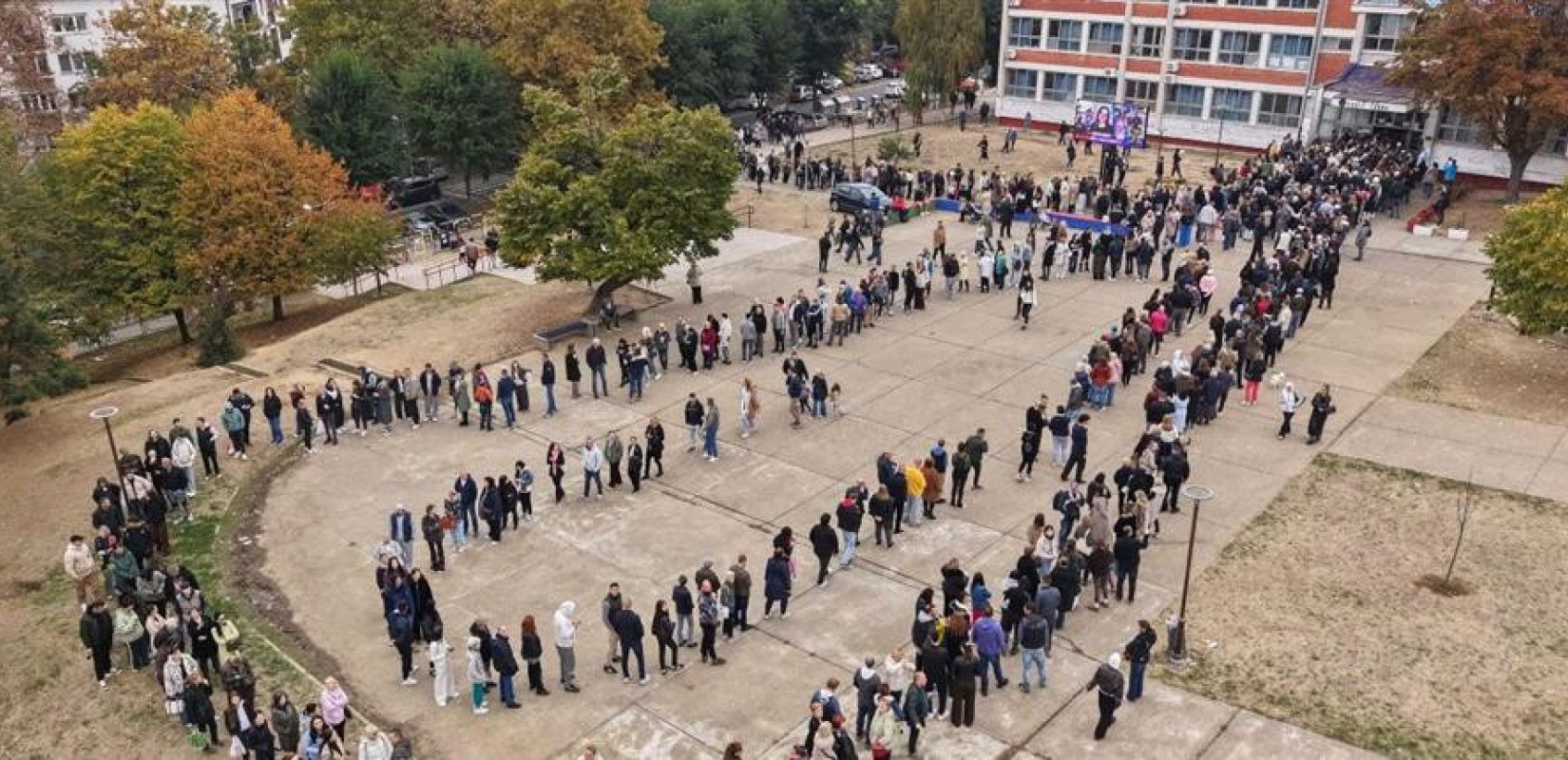 Εκλογές στη Σερβία: Καταγγελίες για παρατυπίες, επεισόδια και ισχυρή παρουσία των δυνάμεων καταστολής στο Βελιγράδι