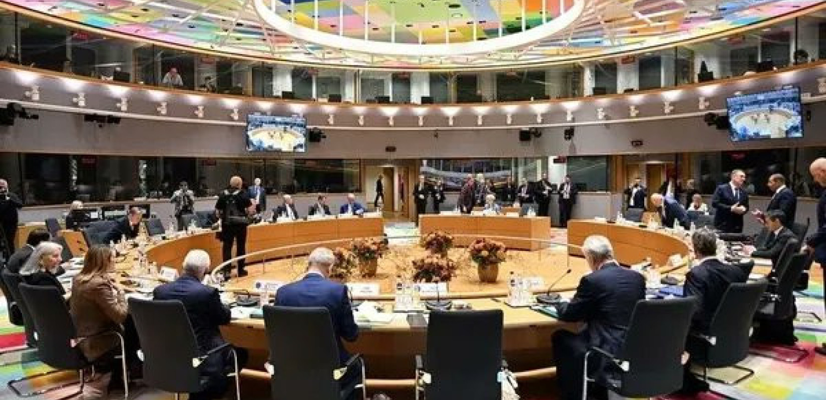 Σύνοδος Κορυφής ΕΕ: Στα άκρα η διαμάχη για τον προϋπολογισμό των 1,622 τρισ. και την ενέργεια - Το τελεσίγραφο Μακρόν