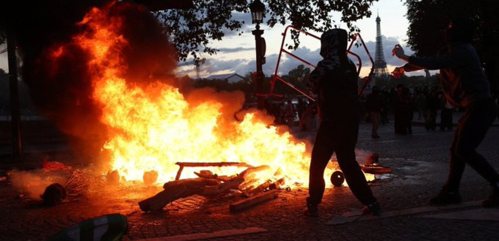 Εκτός ελέγχου η κατάσταση στη Γαλλία: Απαγόρευση κυκλοφορίας σε 5 πόλεις - Ακρωτηριάστηκε 17χρονος στο Σεντ-Ετιέν (βίντεο)