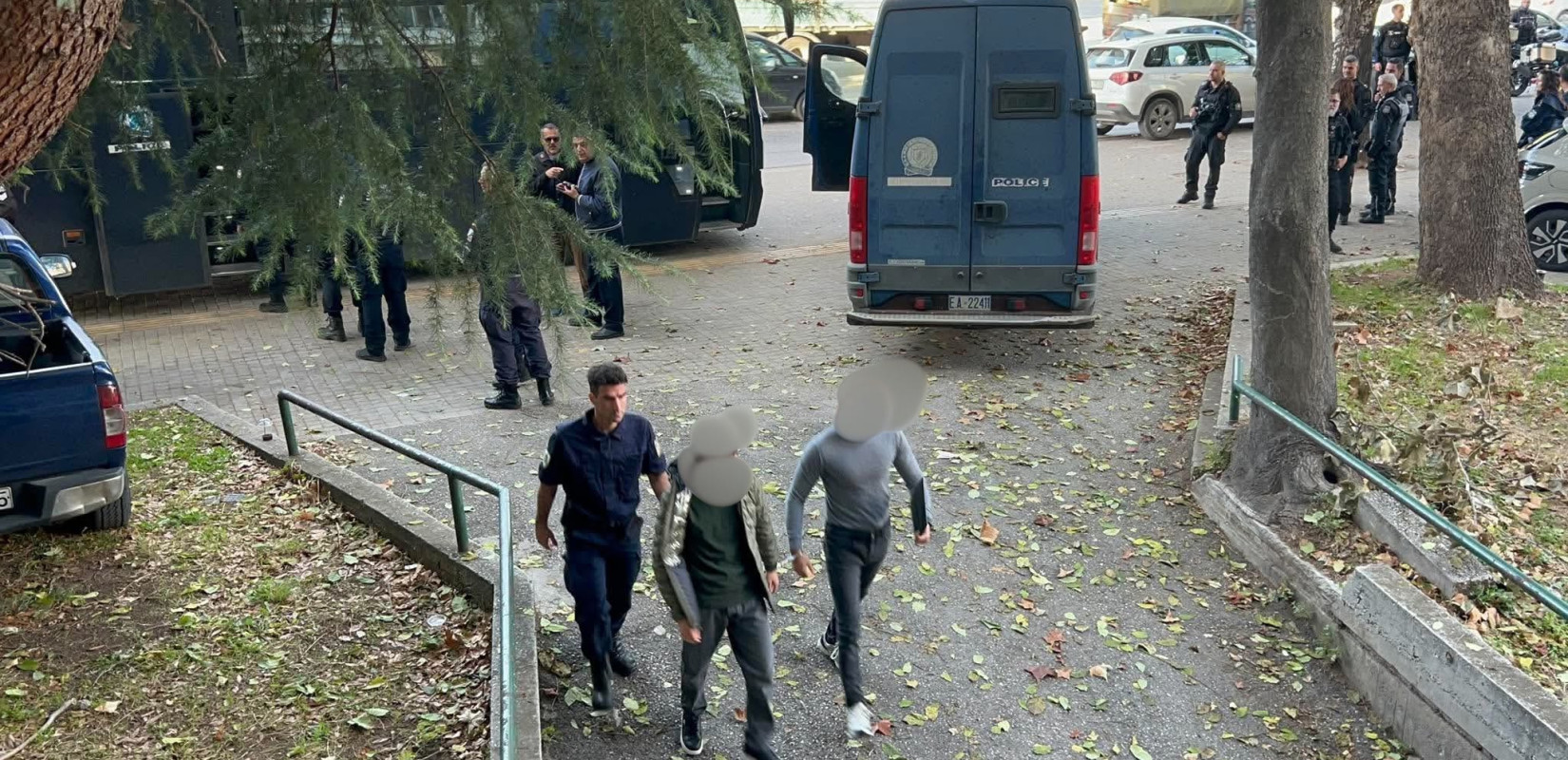 Θεσσαλονίκη: Στα δικαστήρια υπό δρακόντεια μέτρα ασφάλειας οι κατηγορούμενοι για την δολοφονία του Άλκη Καμπανού
