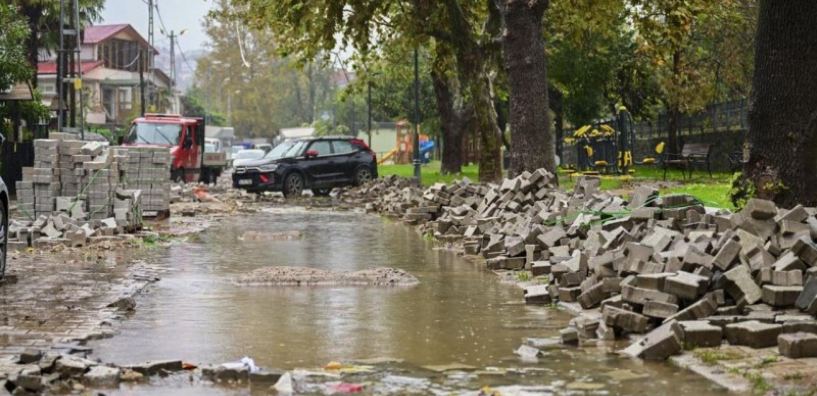 Φονικές πλημμύρες στην Τουρκία: Στους έξι οι νεκροί, έρευνες για αγνοούμενο - Συγκλονίζει η διάσωση βρέφους οκτώ μηνών (βίντεο)