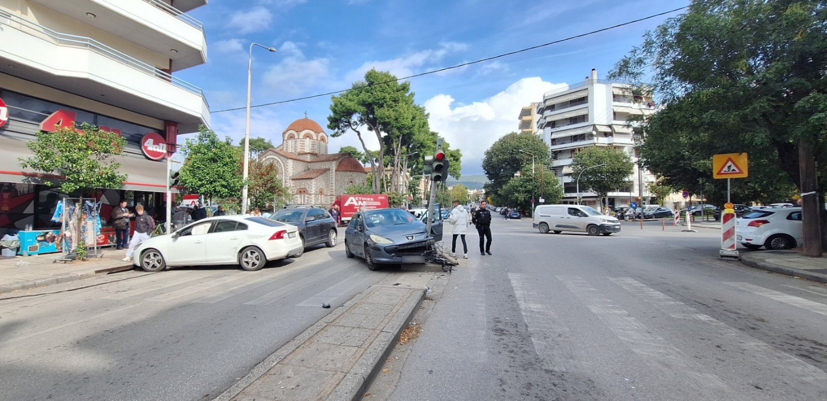 Θεσσαλονίκη: Τροχαίο με πέντε τραυματίες στο κέντρο της πόλης - Δείτε φωτογραφίες