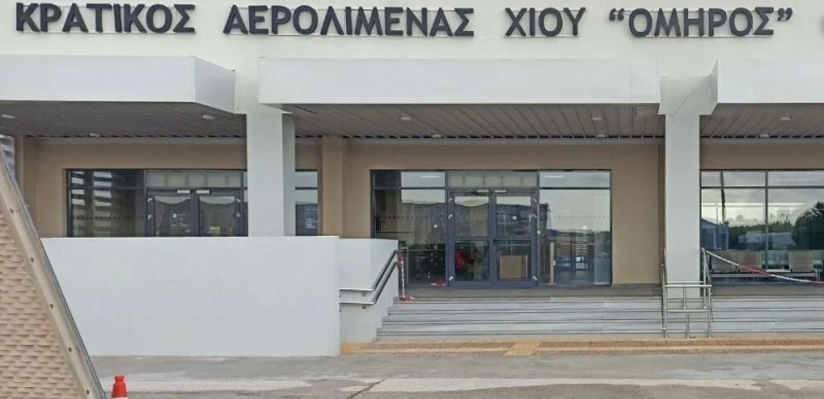 «Αποκλεισμένη» η Χίος μέχρι την άνοιξη: «Παγώνουν» οι πτήσεις στο αεροδρόμιο «Όμηρος» - Στους δρόμους οι νησιώτες