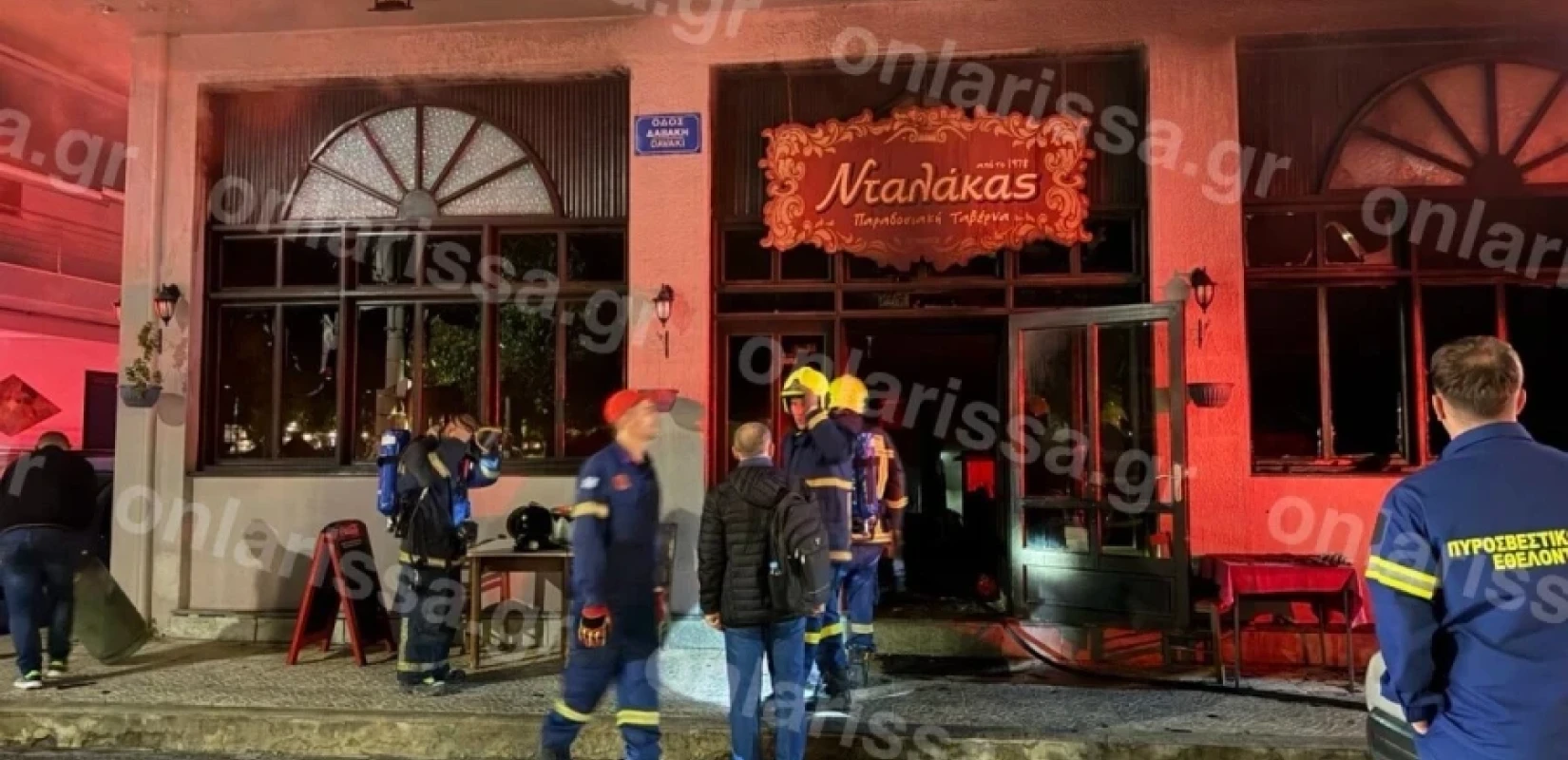 Λάρισα: Φωτιά σε γνωστή ταβέρνα στην πλατεία Νεάπολης