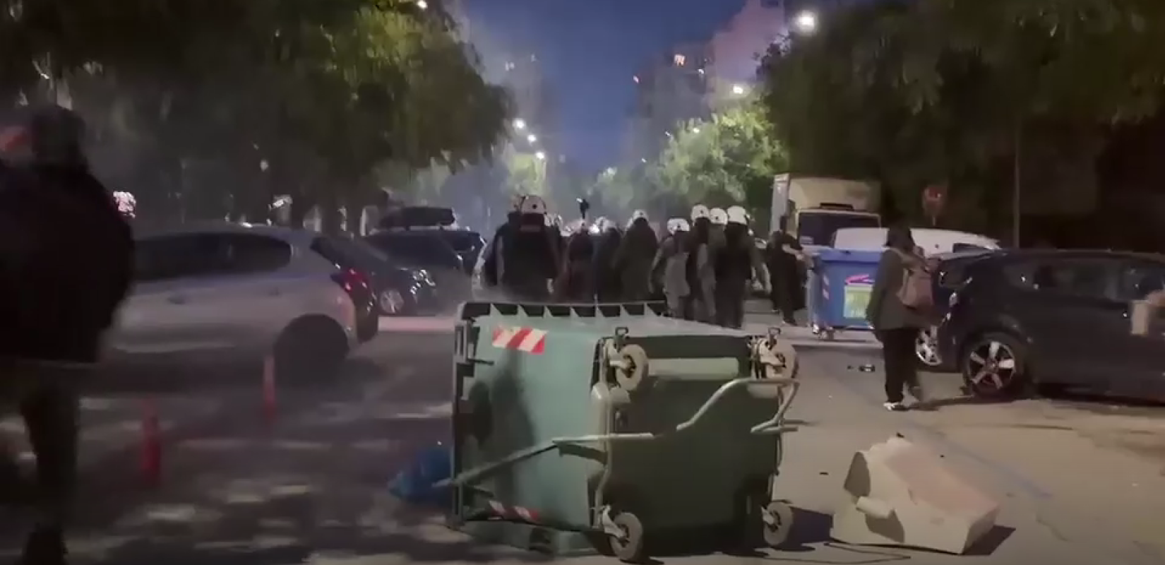 Θεσσαλονίκη: Νέα ένταση και επεισόδια στο κέντρο - Χημικά και οδοφράγματα στην Ολύμπου - Έξι προσαγωγές από την ΕΛΑΣ