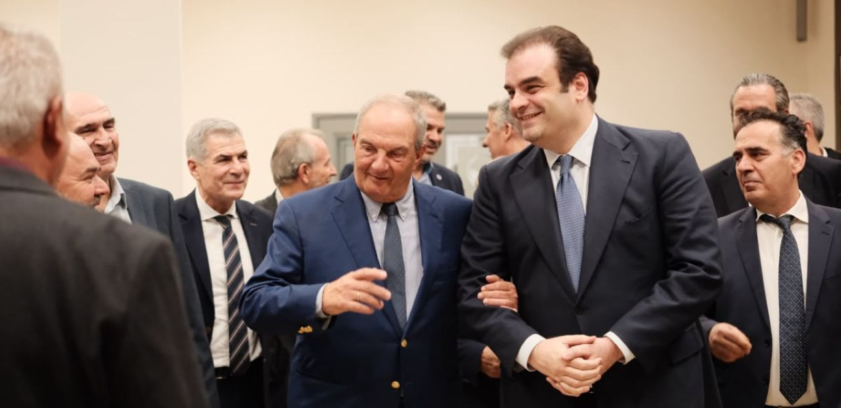 Συνάντηση Πιερρακάκη - Καραμανλή στη ΣΕΚΕ στην Ξάνθη | «Πολύ πιο λελογισμένες οι αυξήσεις στη φορολογία των καπνικών προϊόντων»