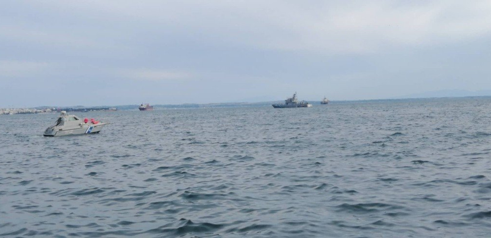 Σκάφος της τουρκικής ακτοφυλακής επιχειρεί να ανατρέψει ελληνικό αλιευτικό στα Ίμια (βίντεο)