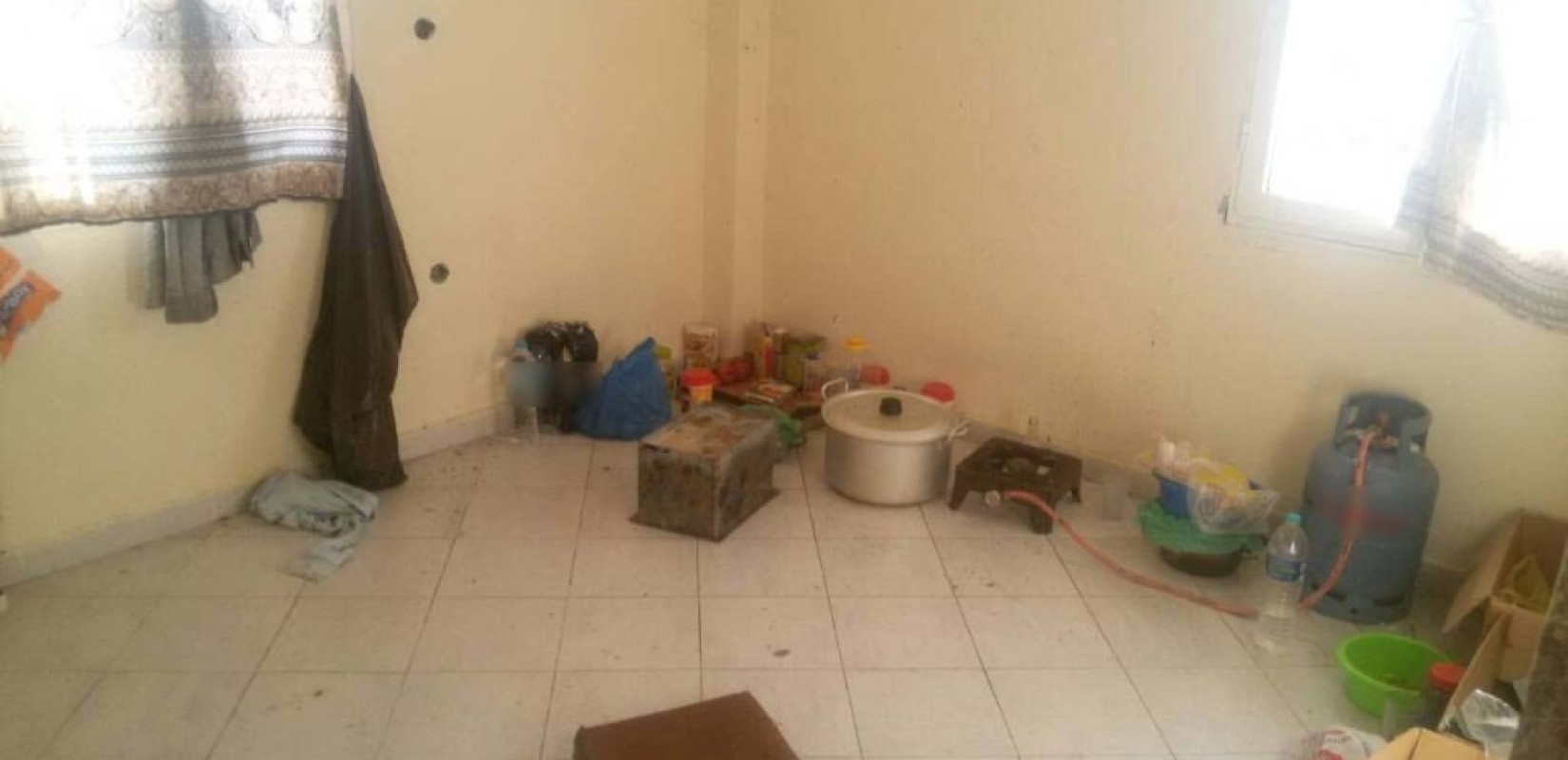 Απελευθερώθηκαν 74 άνθρωποι από αποθήκη στον Άγιο Βασίλειο