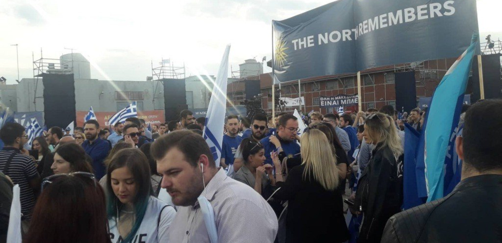 Πανό και μπλουζάκια "The north remembers" στην ομιλία του Κ. Μητσοτάκη (Βίντεο - Φωτ.)